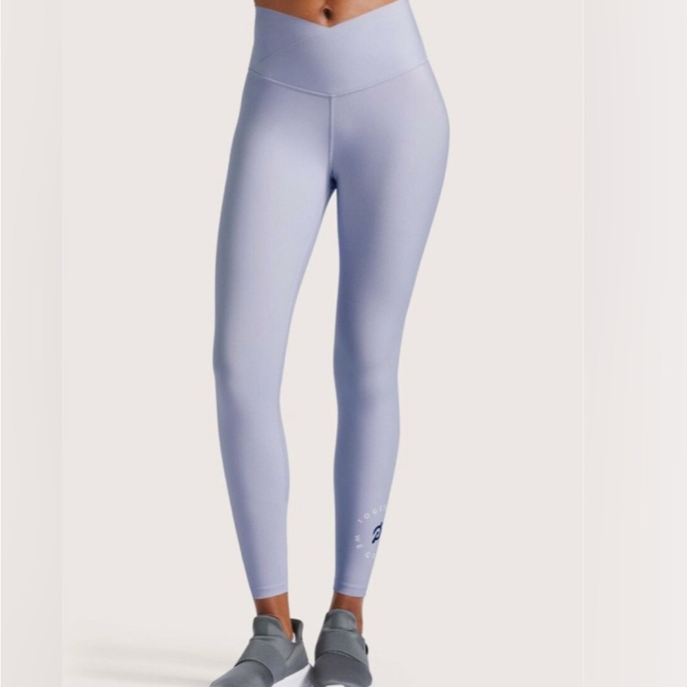 Peloton Cadent Cross Front Legging - pale purple- size medium